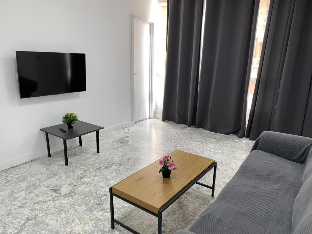 Boutique Living Soho Apartment Малага Екстериор снимка