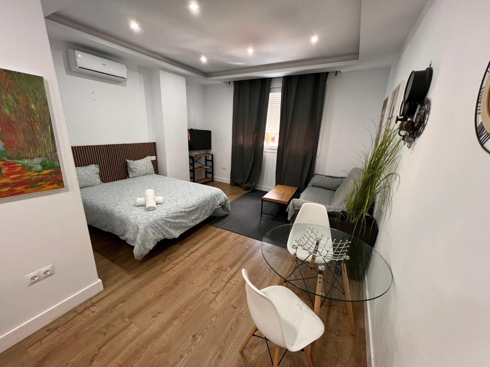 Boutique Living Soho Apartment Малага Екстериор снимка