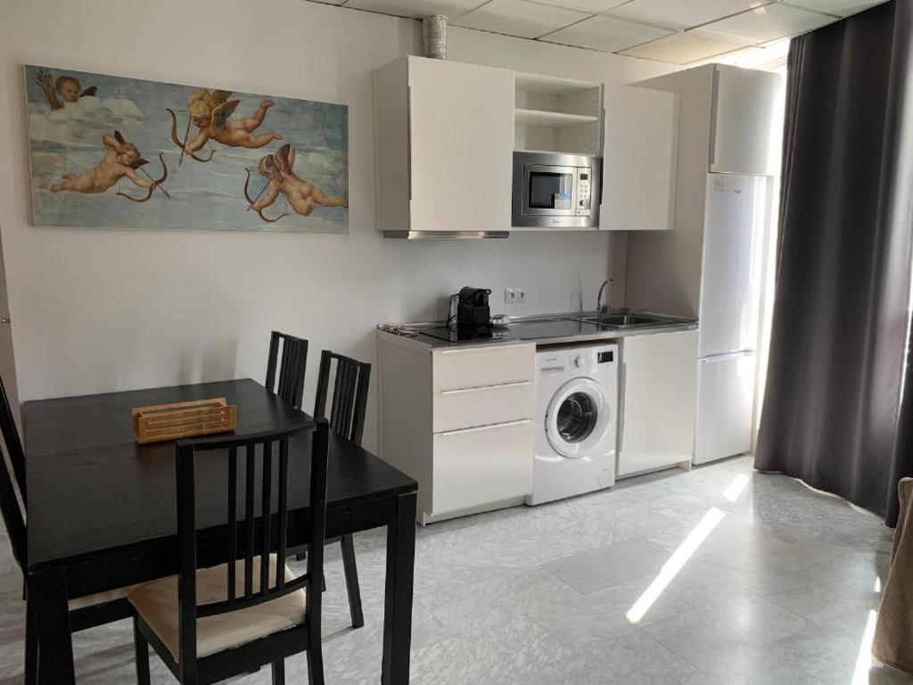 Boutique Living Soho Apartment Малага Екстериор снимка