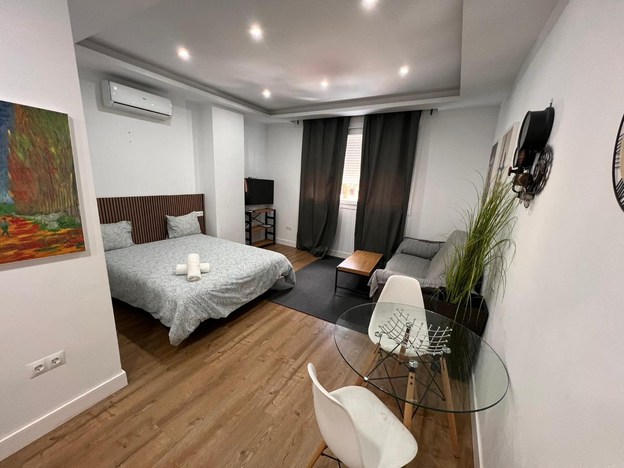 Boutique Living Soho Apartment Малага Екстериор снимка